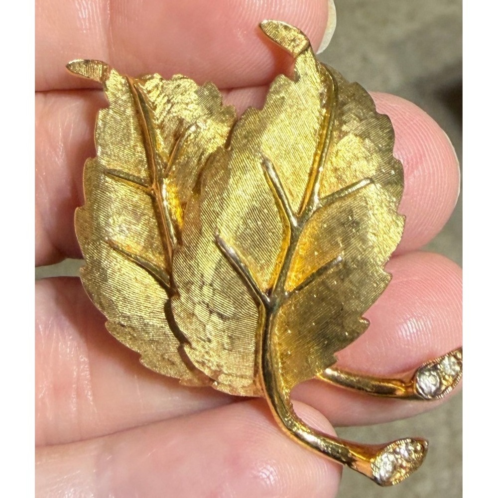 Vintage Jomaz Brooch Double Leaf Gold Tone Rhinestone Signed Figural Pin 2.25"